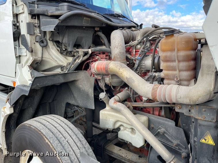 image for item MA9916 2015 International ProStar Plus 122  semi truck