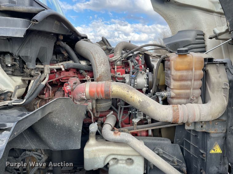 image for item MA9916 2015 International ProStar Plus 122  semi truck