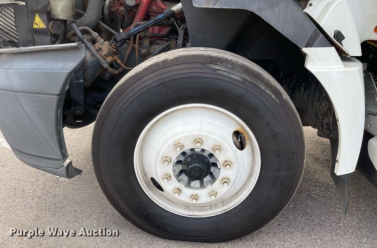 image for item MA9916 2015 International ProStar Plus 122  semi truck