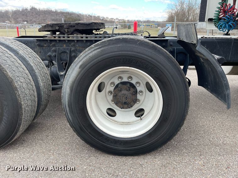 image for item MA9916 2015 International ProStar Plus 122  semi truck