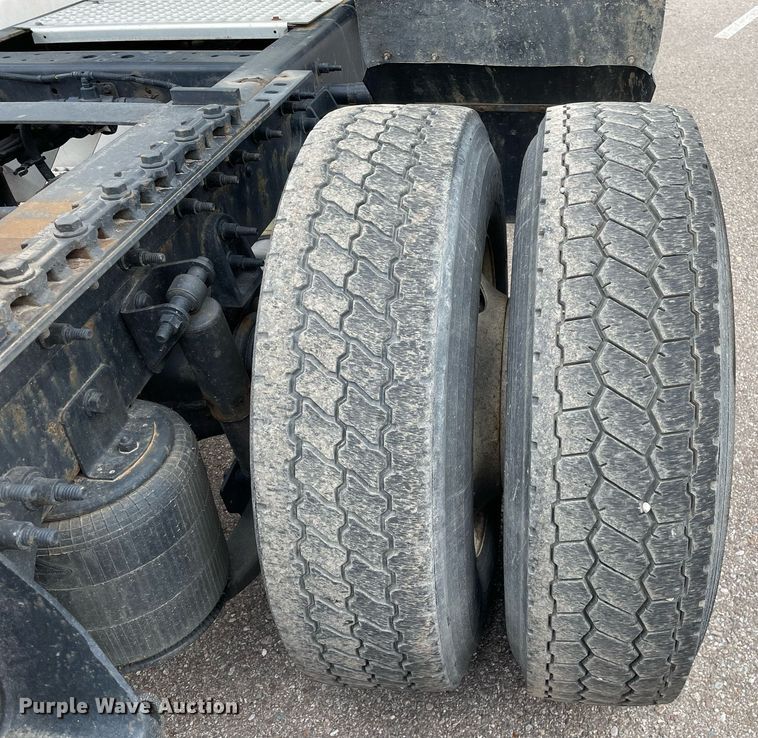 image for item MA9916 2015 International ProStar Plus 122  semi truck