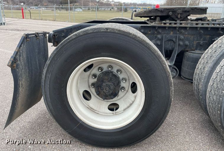 image for item MA9916 2015 International ProStar Plus 122  semi truck