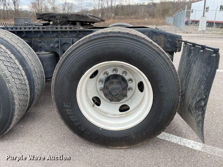 image for item MA9916 2015 International ProStar Plus 122  semi truck