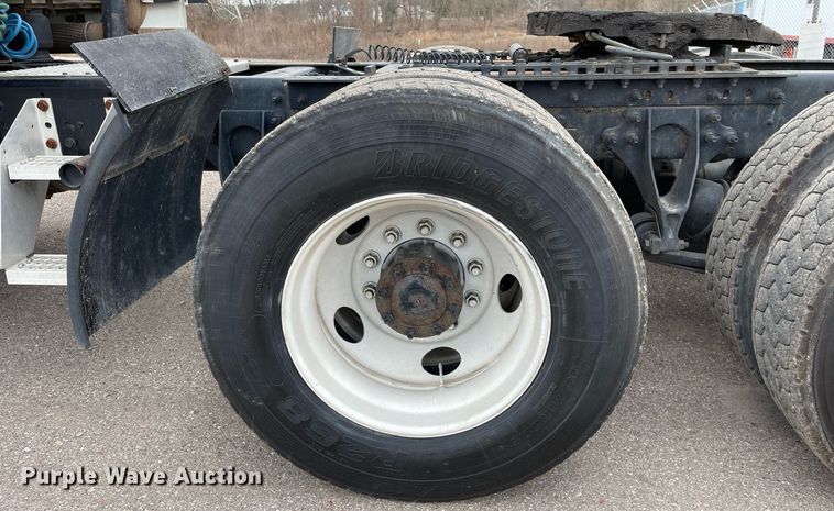 image for item MA9916 2015 International ProStar Plus 122  semi truck