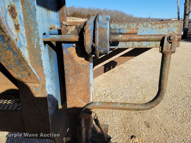 image for item ME9047 1995 West Wind Trailers  drop deck equipment trailer