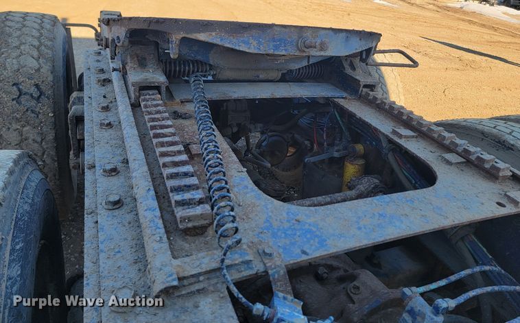 image for item ME9751 1992 Volvo Aero WIA  semi truck