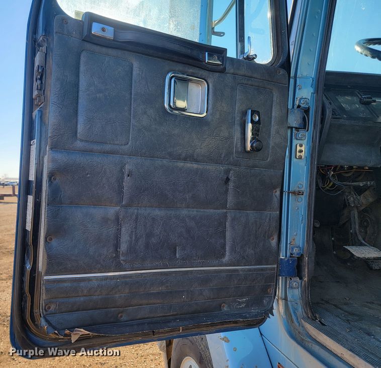 image for item ME9751 1992 Volvo Aero WIA  semi truck