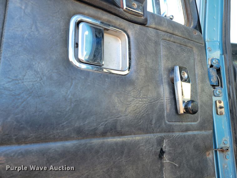 image for item ME9751 1992 Volvo Aero WIA  semi truck