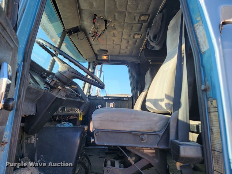 image for item ME9751 1992 Volvo Aero WIA  semi truck