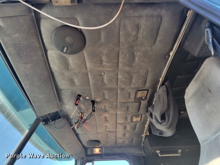 image for item ME9751 1992 Volvo Aero WIA  semi truck