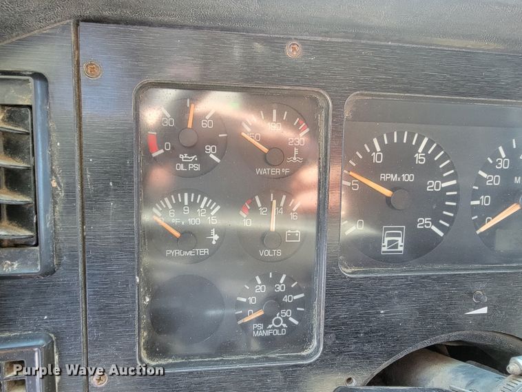 image for item ME9751 1992 Volvo Aero WIA  semi truck