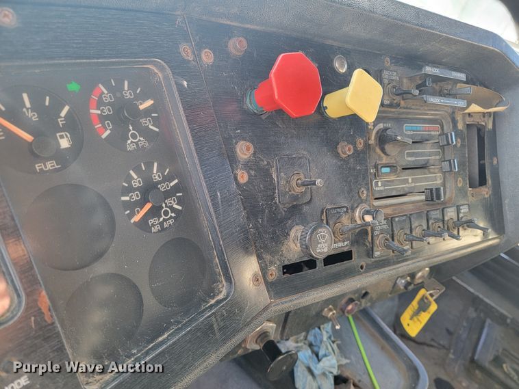 image for item ME9751 1992 Volvo Aero WIA  semi truck