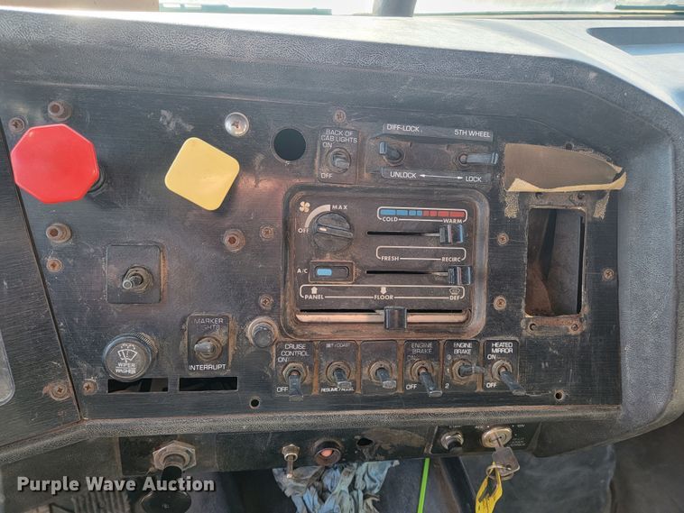 image for item ME9751 1992 Volvo Aero WIA  semi truck