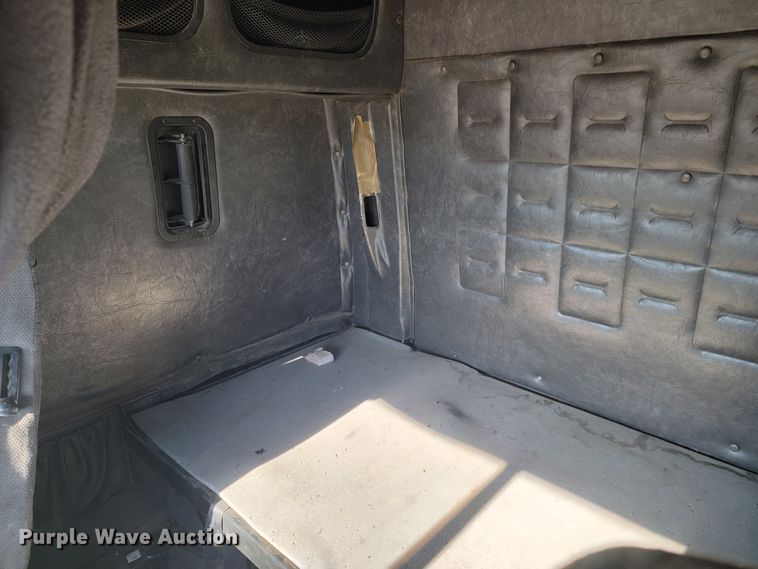 image for item ME9751 1992 Volvo Aero WIA  semi truck