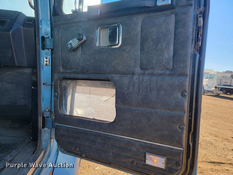 image for item ME9751 1992 Volvo Aero WIA  semi truck