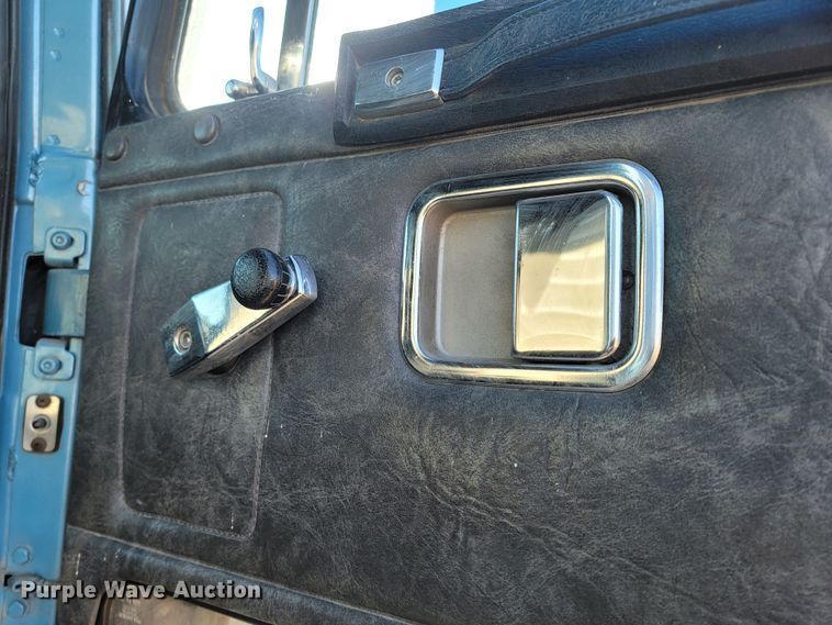 image for item ME9751 1992 Volvo Aero WIA  semi truck