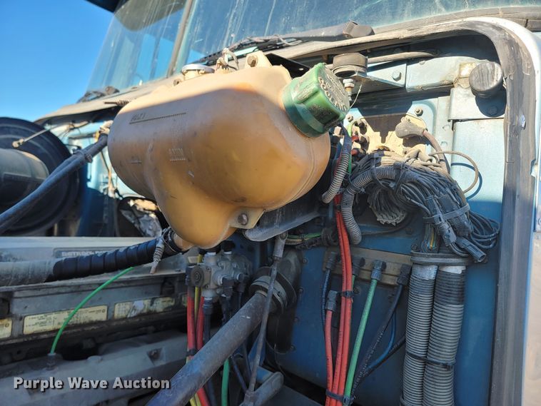 image for item ME9751 1992 Volvo Aero WIA  semi truck