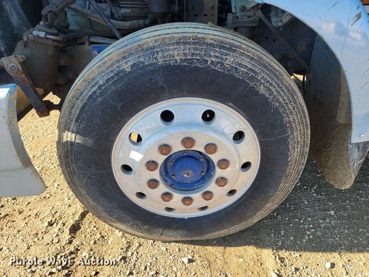 image for item ME9751 1992 Volvo Aero WIA  semi truck