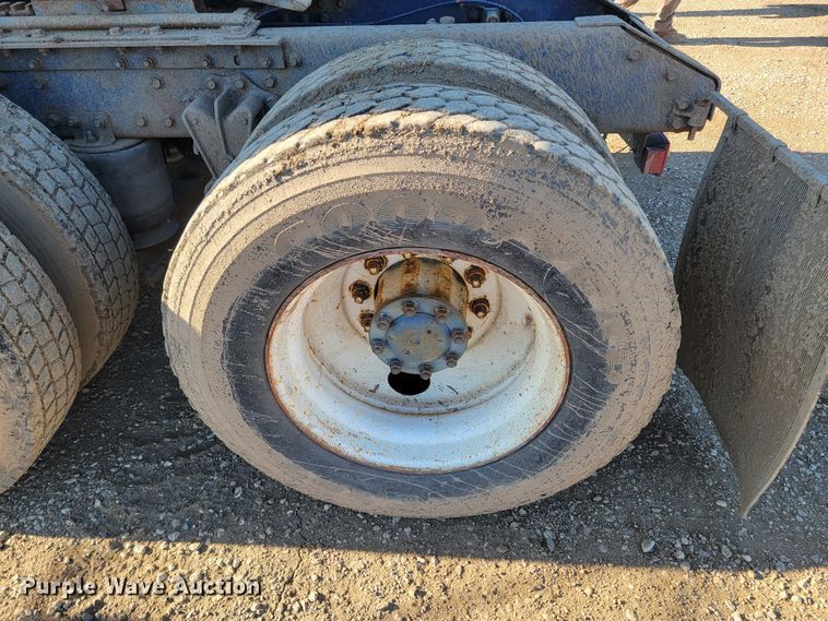 image for item ME9751 1992 Volvo Aero WIA  semi truck