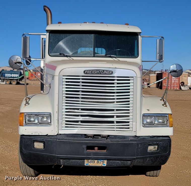 image for item ME9752 1990 Freightliner  rollback truck