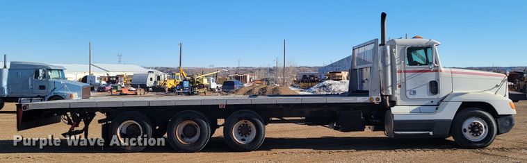 image for item ME9752 1990 Freightliner  rollback truck