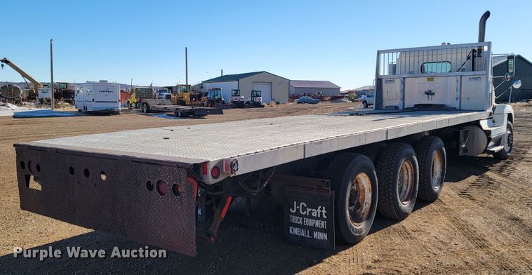 image for item ME9752 1990 Freightliner  rollback truck