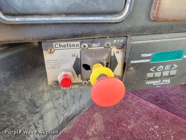 image for item ME9752 1990 Freightliner  rollback truck