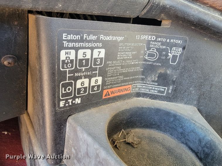 image for item ME9752 1990 Freightliner  rollback truck