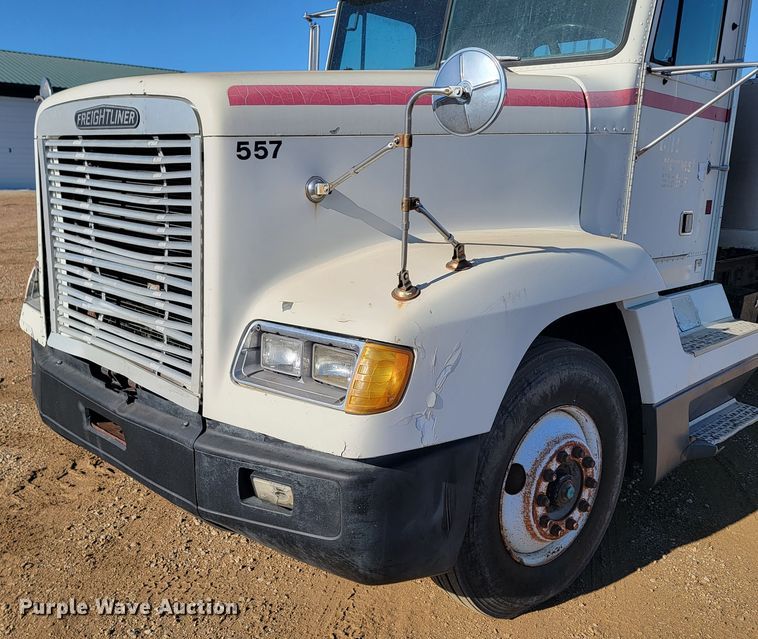 image for item ME9752 1990 Freightliner  rollback truck