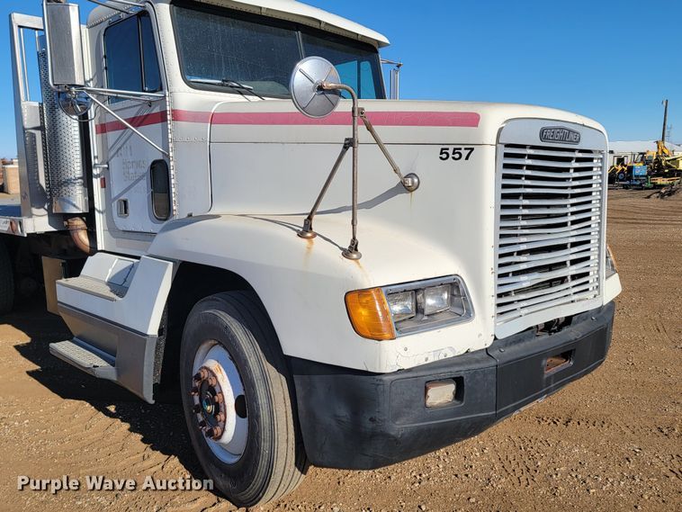 image for item ME9752 1990 Freightliner  rollback truck