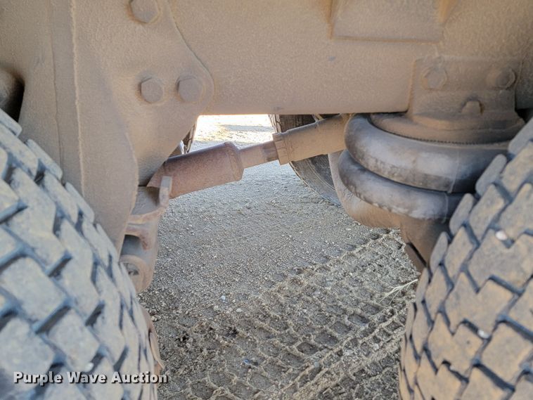 image for item ME9752 1990 Freightliner  rollback truck