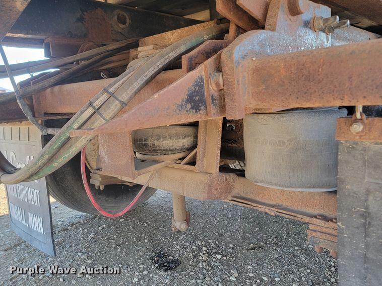 image for item ME9752 1990 Freightliner  rollback truck