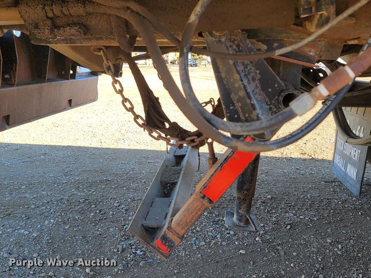 image for item ME9752 1990 Freightliner  rollback truck