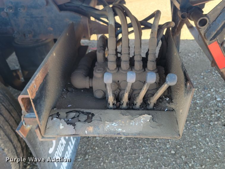 image for item ME9752 1990 Freightliner  rollback truck