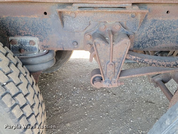 image for item ME9752 1990 Freightliner  rollback truck