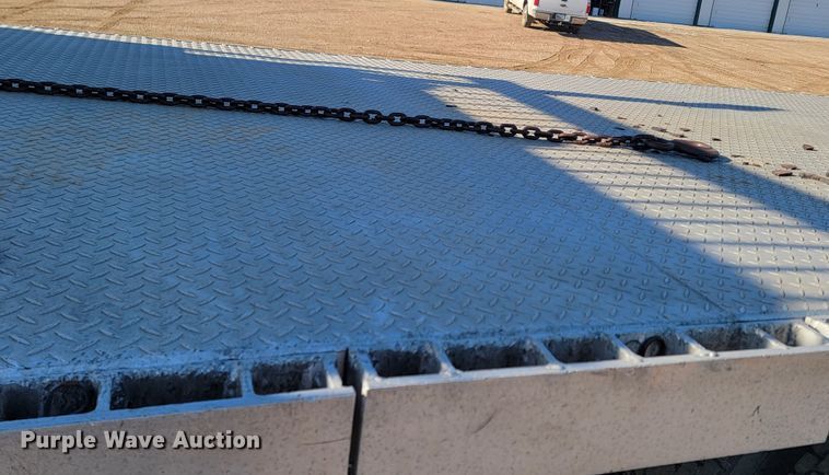 image for item ME9752 1990 Freightliner  rollback truck