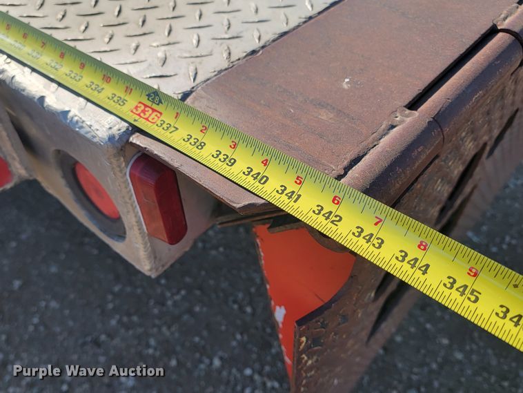 image for item ME9752 1990 Freightliner  rollback truck