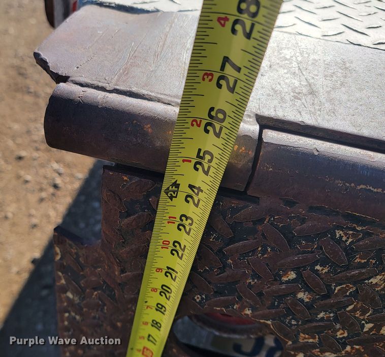 image for item ME9752 1990 Freightliner  rollback truck