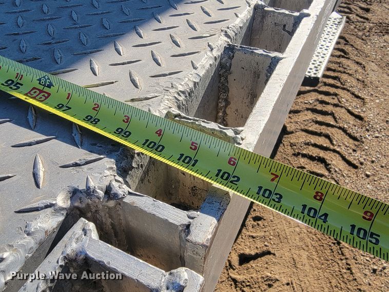 image for item ME9752 1990 Freightliner  rollback truck