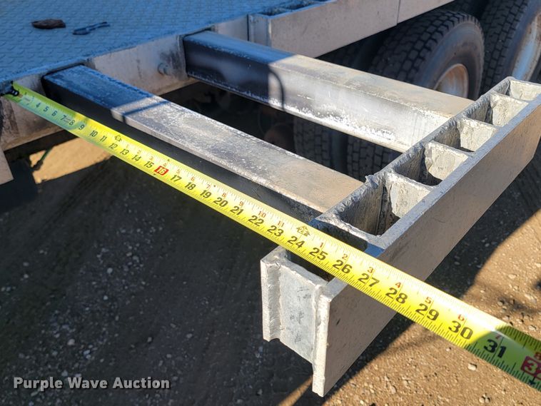 image for item ME9752 1990 Freightliner  rollback truck