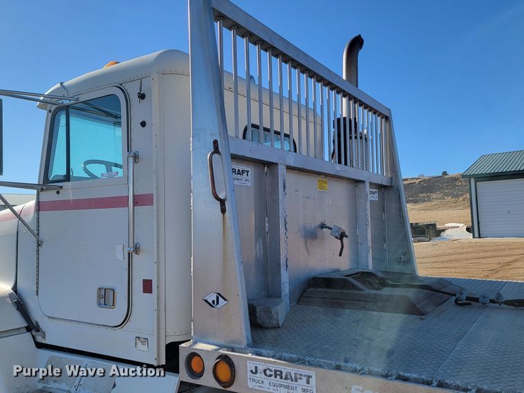 image for item ME9752 1990 Freightliner  rollback truck