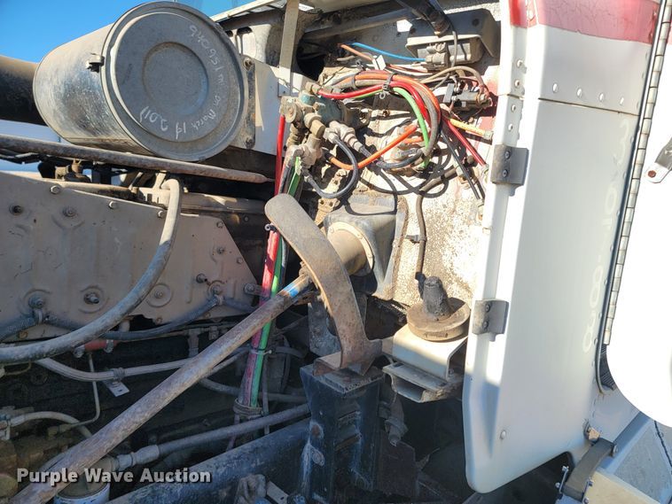 image for item ME9752 1990 Freightliner  rollback truck