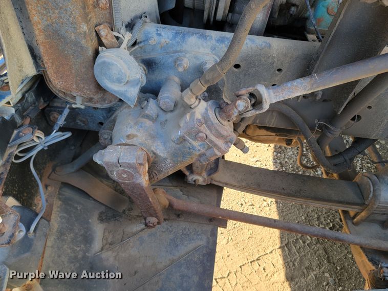 image for item ME9752 1990 Freightliner  rollback truck