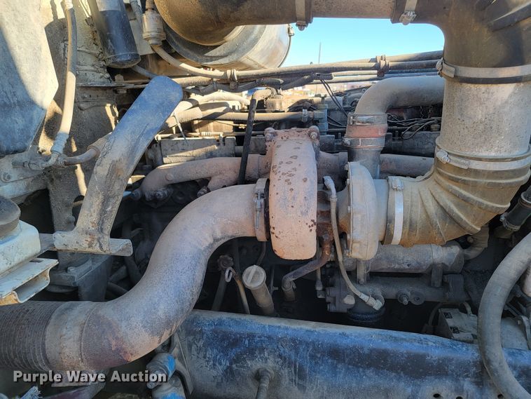 image for item ME9752 1990 Freightliner  rollback truck