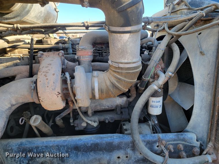 image for item ME9752 1990 Freightliner  rollback truck