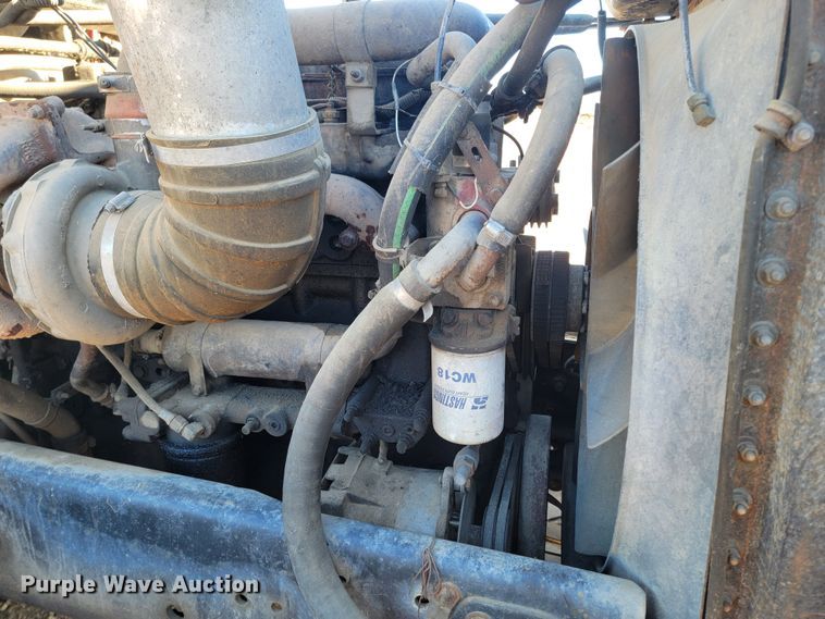 image for item ME9752 1990 Freightliner  rollback truck