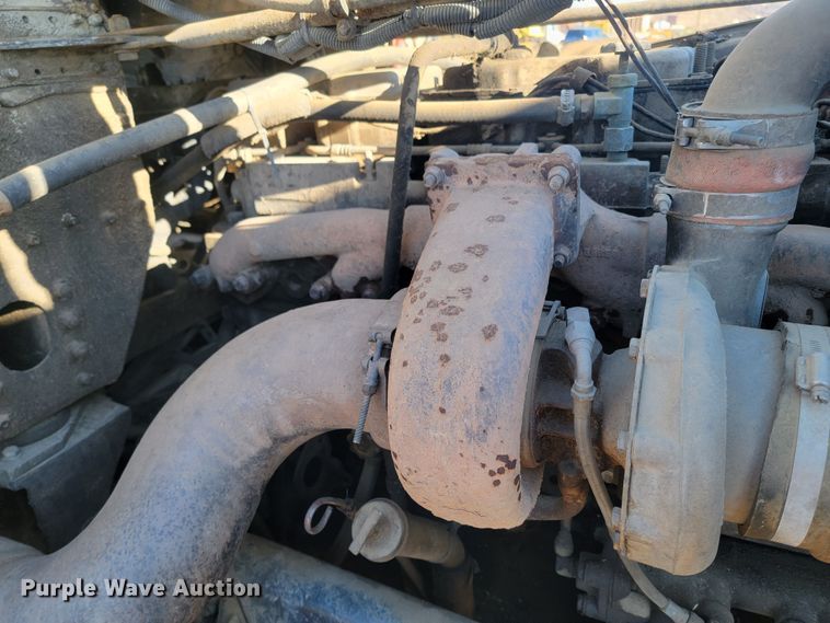 image for item ME9752 1990 Freightliner  rollback truck