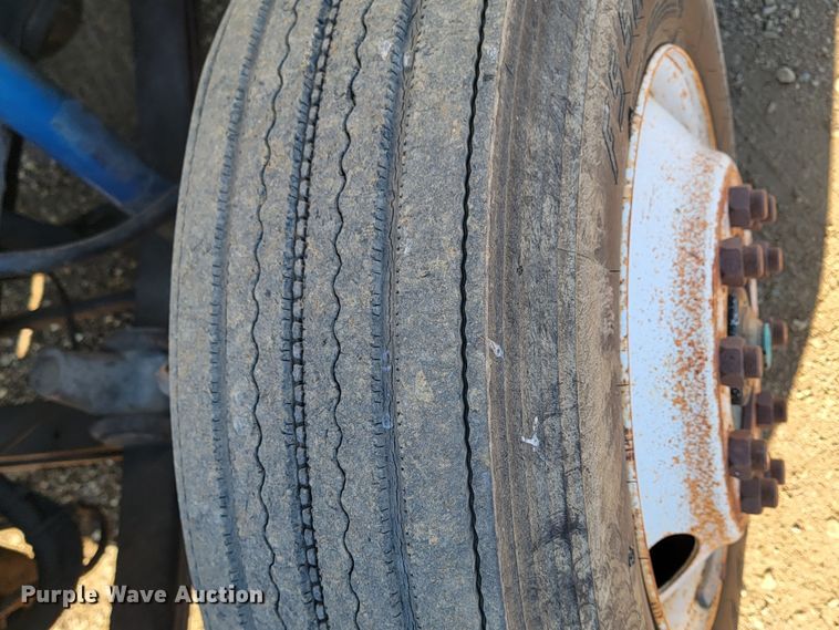 image for item ME9752 1990 Freightliner  rollback truck