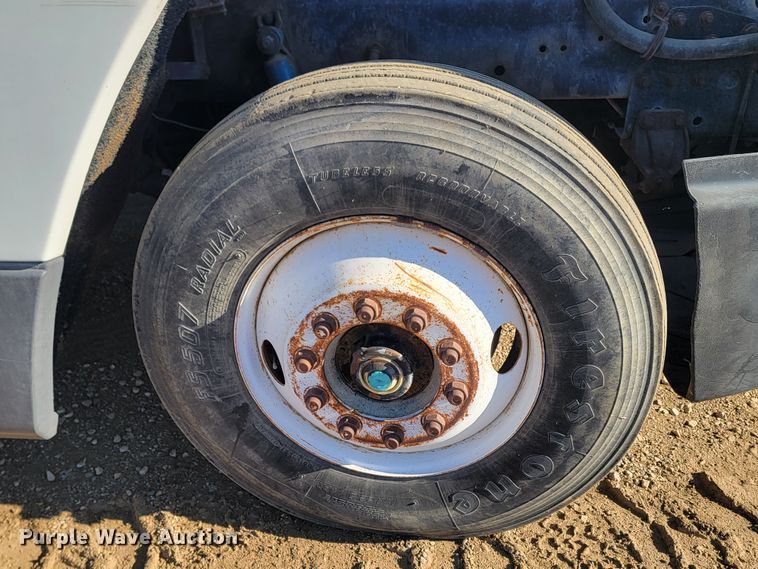 image for item ME9752 1990 Freightliner  rollback truck