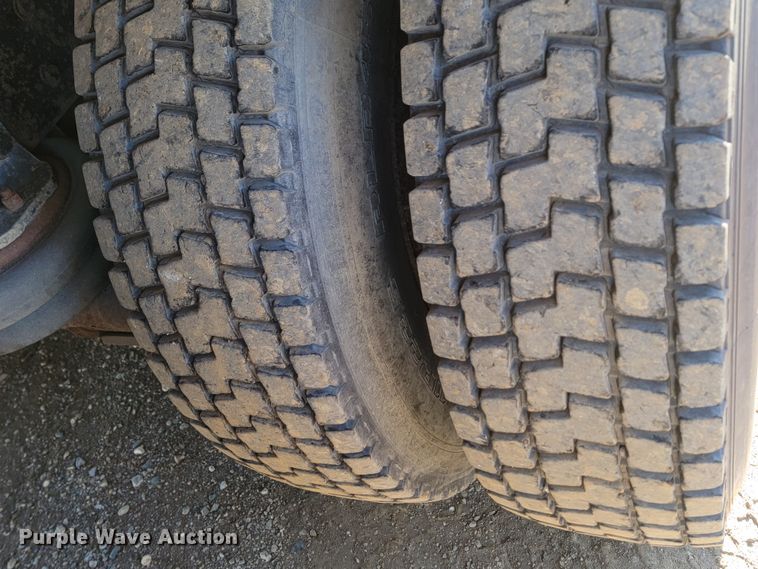 image for item ME9752 1990 Freightliner  rollback truck